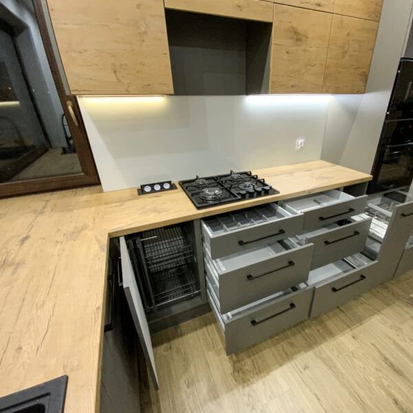 gallery-item