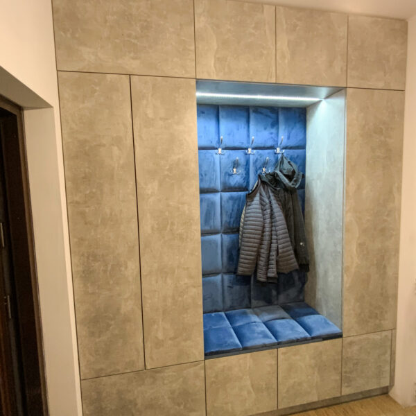 gallery-item