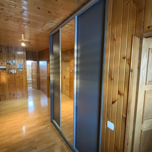 gallery-item
