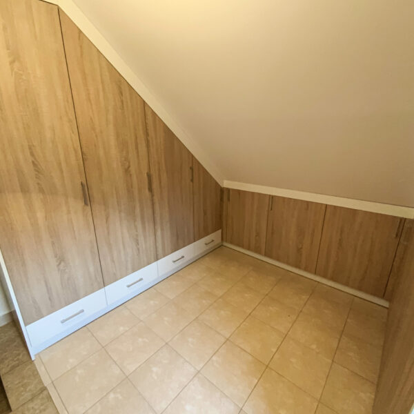 gallery-item