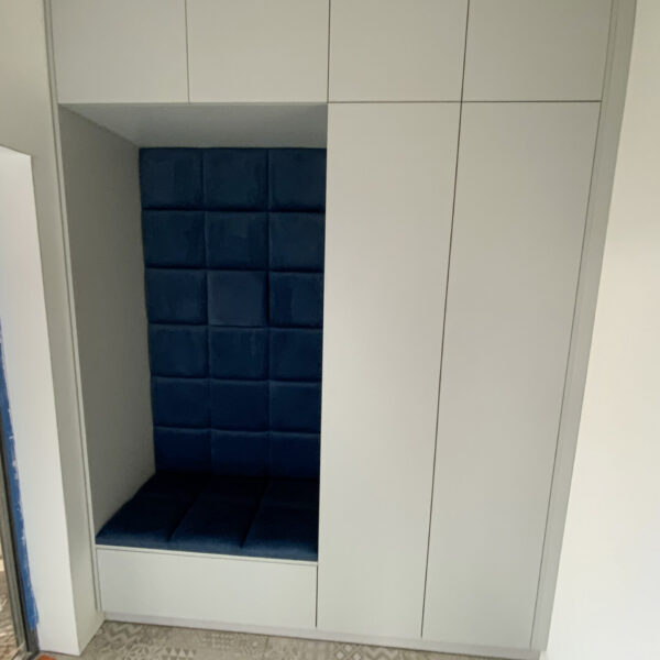 gallery-item
