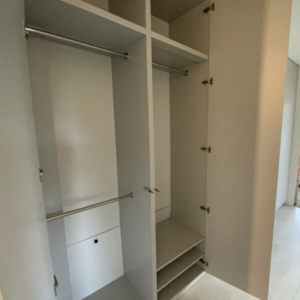 gallery-item