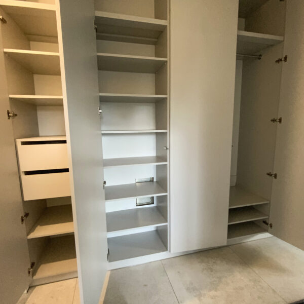 gallery-item