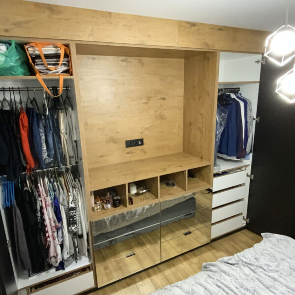 gallery-item