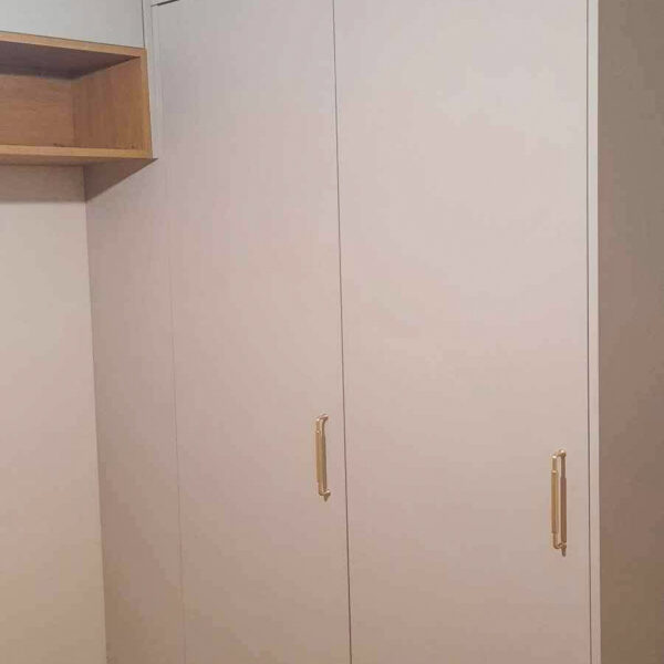 gallery-item