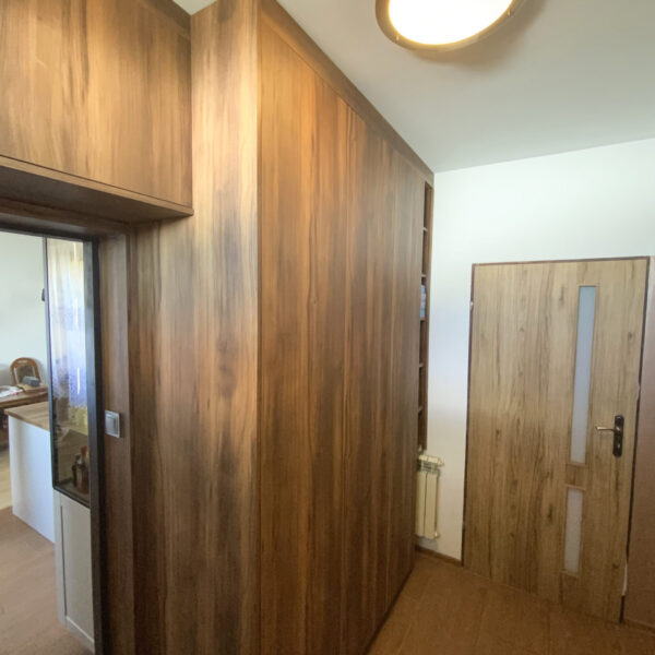 gallery-item