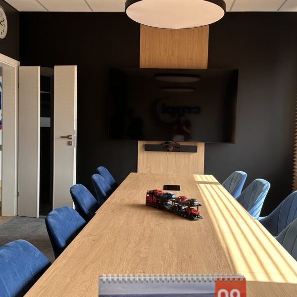 gallery-item