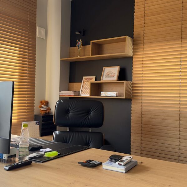 gallery-item