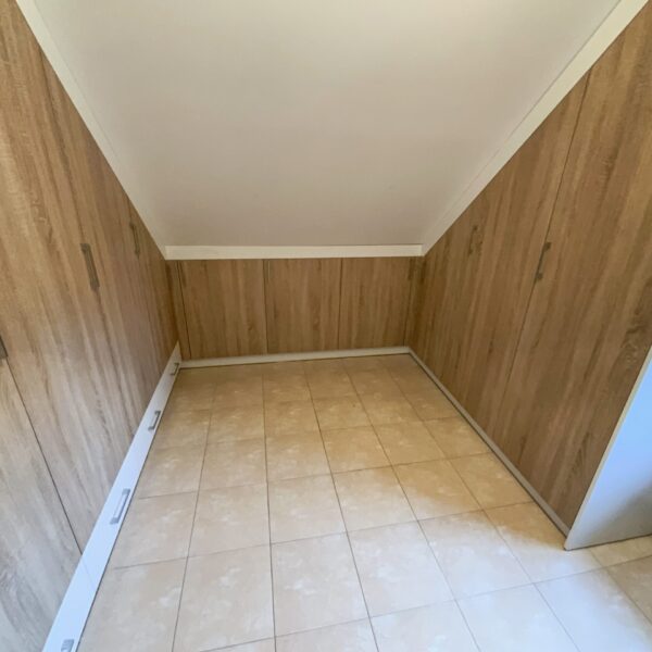 gallery-item