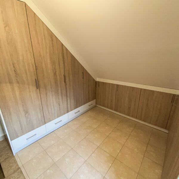 gallery-item