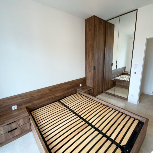 gallery-item