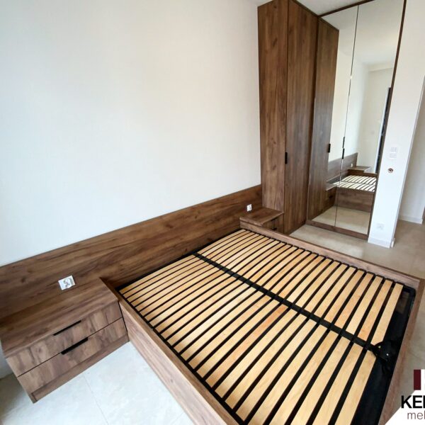 gallery-item