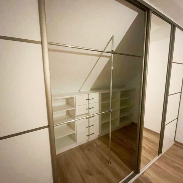 gallery-item