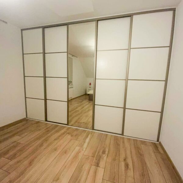 gallery-item