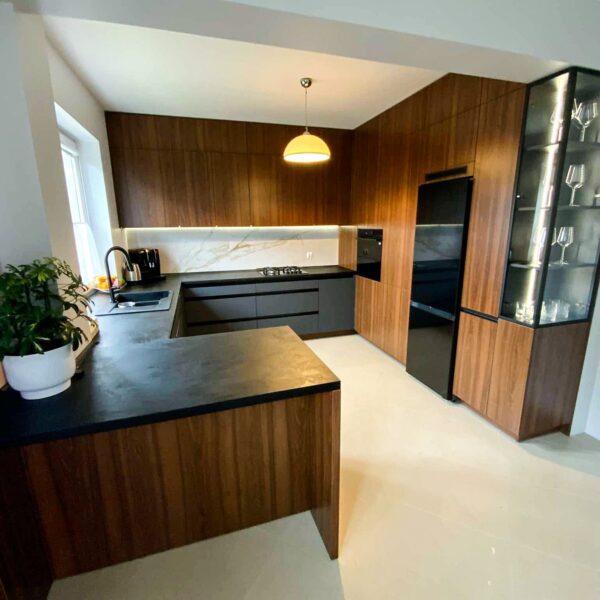 gallery-item