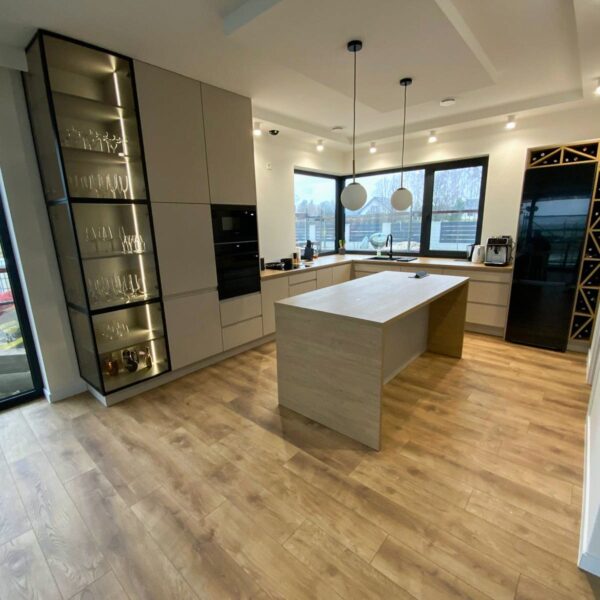 gallery-item