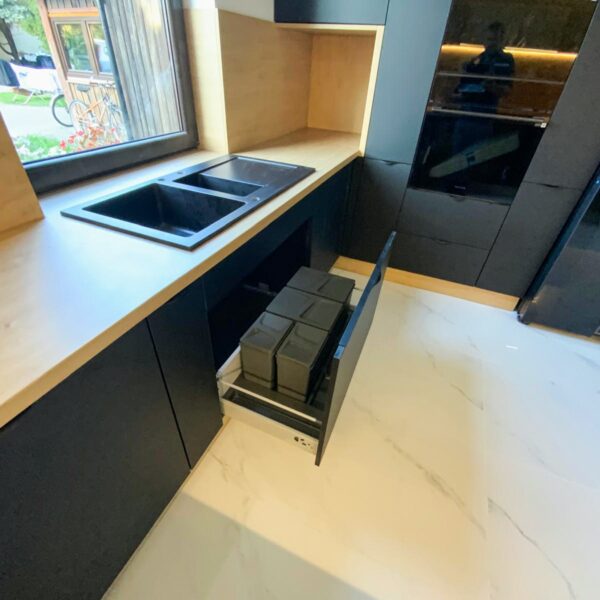gallery-item