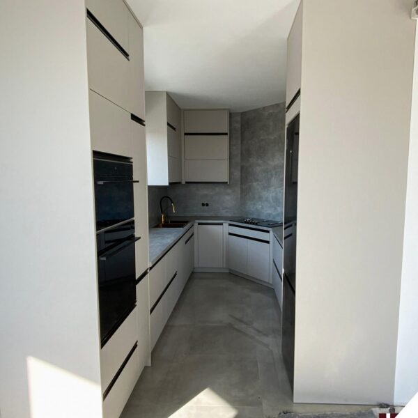 gallery-item